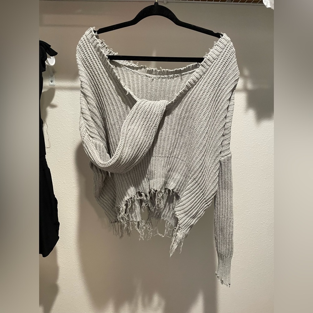 Distressed Off the shoulder sweater -M